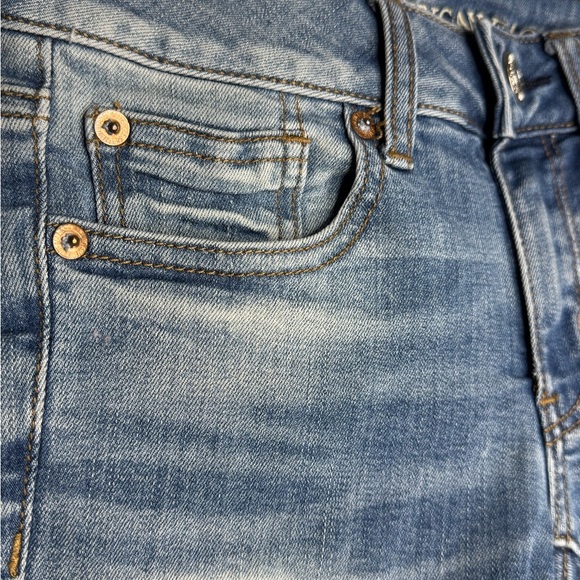 American Eagle Outfitters Midi Jean Shorts Distressed hem - Picture 5 of 8